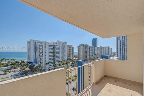 Condominio en venta en Hallandale Beach, Florida, 1 dormitorio, 120.77 m2 № 2010975 - foto 23