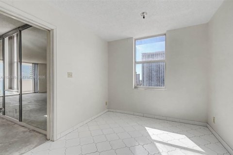 Condominio en venta en Hallandale Beach, Florida, 1 dormitorio, 120.77 m2 № 2010975 - foto 12