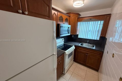 Condo in Miami, Florida, 1 bedroom  № 2399661 - photo 5
