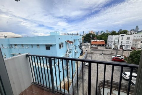 Condo in Miami, Florida, 1 bedroom  № 2399661 - photo 10