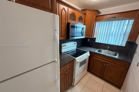 Condo in Miami, Florida, 1 bedroom  № 2399661 - photo 6