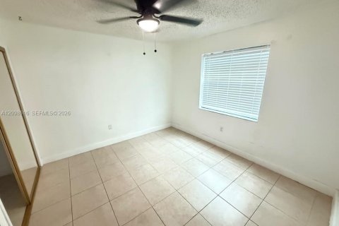 Condo in Miami, Florida, 1 bedroom  № 2399661 - photo 9
