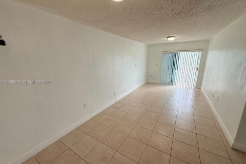 Condo in Miami, Florida, 1 bedroom  № 2399661 - photo 4