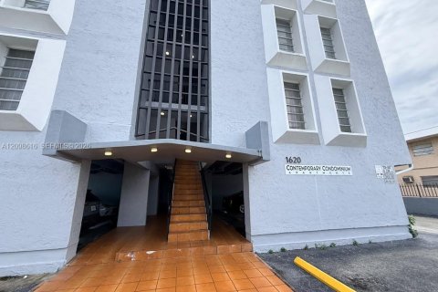 Condo in Miami, Florida, 1 bedroom  № 2399661