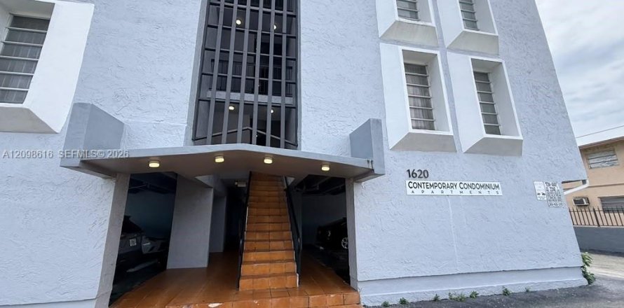 Condo in Miami, Florida, 1 bedroom  № 2399661