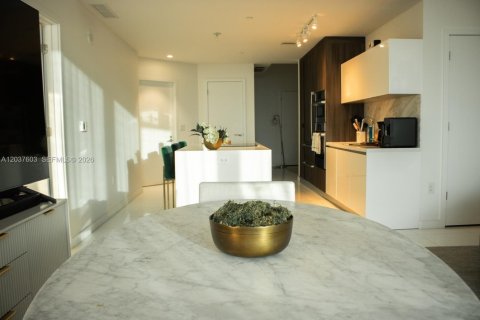 Apartamento en alquiler en Miami, Florida, 1 dormitorio, 126.25 m2 № 2154602 - foto 3