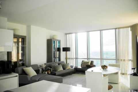 Apartamento en Miami, Florida 1 dormitorio, 126.25 m2 № 2154602