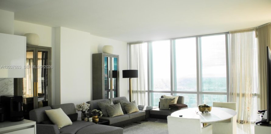 Apartamento en Miami, Florida 1 dormitorio, 126.25 m2 № 2154602
