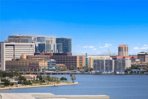 Condo in Tampa, Florida, 2 bedrooms  № 2379551 - photo 28