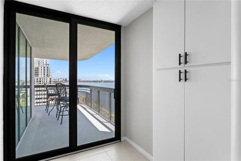 Condo in Tampa, Florida, 2 bedrooms  № 2379551 - photo 25