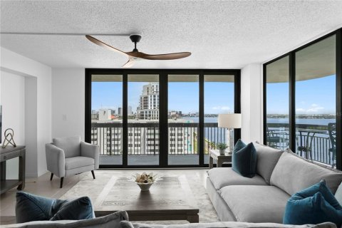 Condo in Tampa, Florida, 2 bedrooms  № 2379551 - photo 10