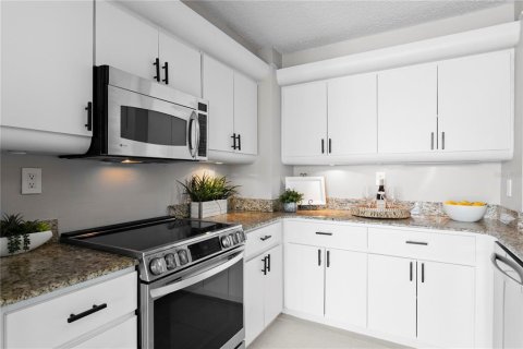 Condo in Tampa, Florida, 2 bedrooms  № 2379551 - photo 21