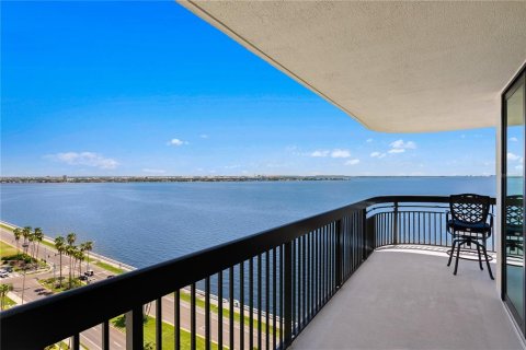 Condo in Tampa, Florida, 2 bedrooms  № 2379551 - photo 11
