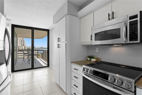 Condo in Tampa, Florida, 2 bedrooms  № 2379551 - photo 24