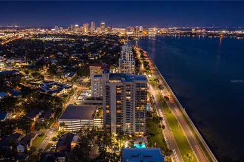 Condo in Tampa, Florida, 2 bedrooms  № 2379551 - photo 2