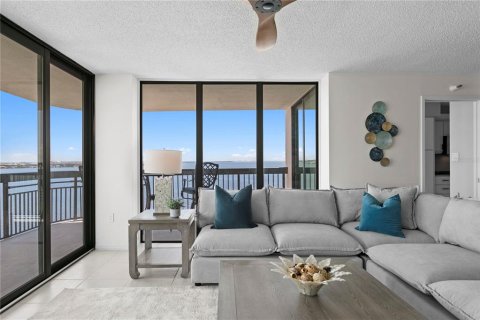 Condo in Tampa, Florida, 2 bedrooms  № 2379551 - photo 16