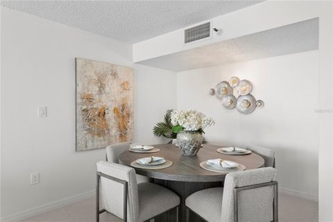 Condo in Tampa, Florida, 2 bedrooms  № 2379551 - photo 19