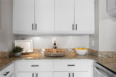 Condo in Tampa, Florida, 2 bedrooms  № 2379551 - photo 22