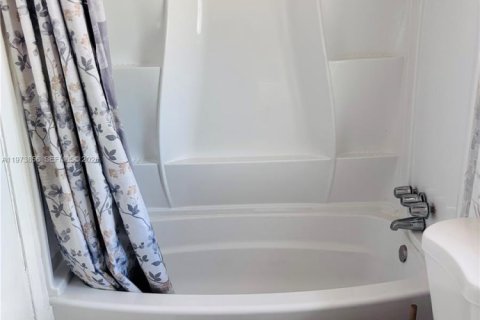 House in Lauderhill, Florida 3 bedrooms № 2033394 - photo 10