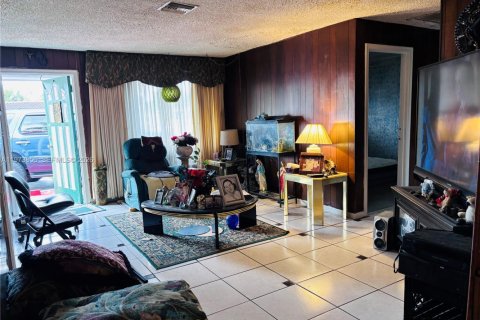 House in Lauderhill, Florida 3 bedrooms № 2033394 - photo 2