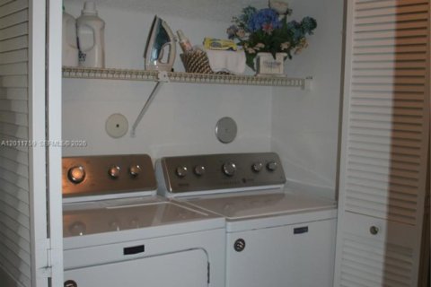 Touwnhouse à vendre à Parkland, Floride: 4 chambres, 186.36 m2 № 2075413 - photo 5