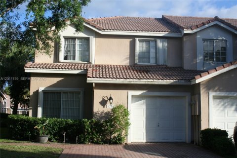 Touwnhouse à vendre à Parkland, Floride: 4 chambres, 186.36 m2 № 2075413 - photo 2