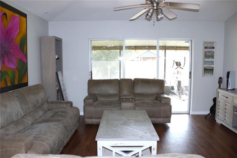 House in Riverview, Florida 4 bedrooms, 179.86 sq.m. № 2099930 - photo 9