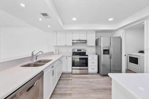 Condo in Cocoa Beach, Florida, 3 bedrooms  № 1857899 - photo 20
