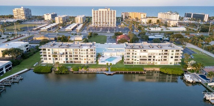 Condominio en Cocoa Beach, Florida, 3 dormitorios  № 1857899
