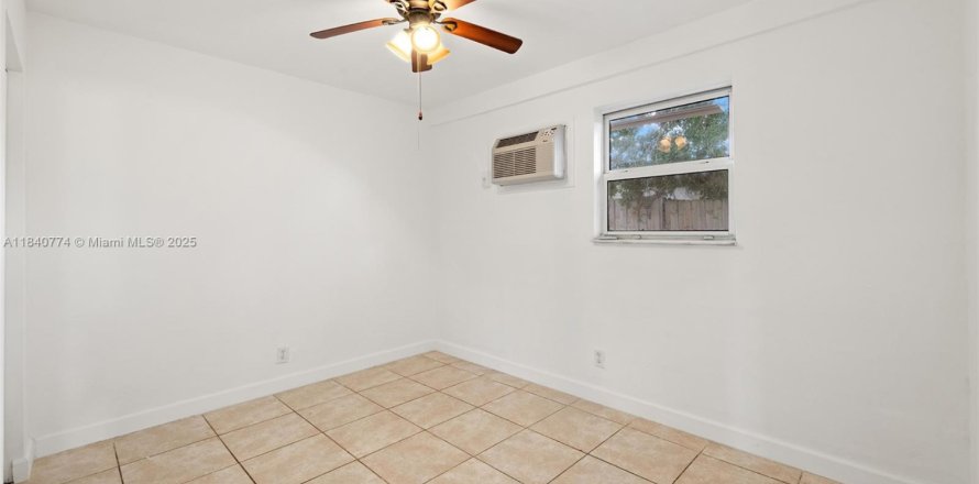 Villa ou maison à Fort Lauderdale, Floride 2 chambres, 387.77 m2 № 1830207