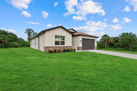 House in North Port, Florida 4 bedrooms, 184.88 sq.m. № 1837400 - photo 2