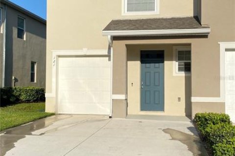 Townhouse in Davenport, Florida 3 bedrooms, 163.04 sq.m. № 1657448 - photo 13