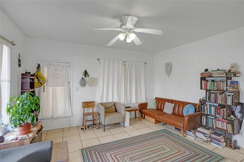 Copropriété à vendre à Miami Beach, Floride: 1 chambre, 45.15 m2 № 2028660 - photo 2