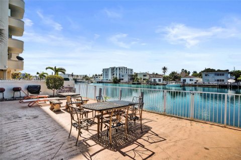 Copropriété à vendre à Miami Beach, Floride: 1 chambre, 45.15 m2 № 2028660 - photo 23