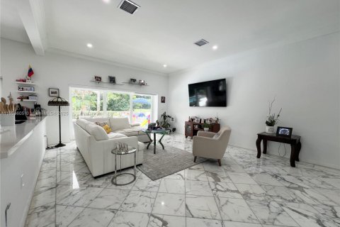 Casa en alquiler en Doral, Florida, 4 dormitorios, 280.38 m2 № 1947057 - foto 7
