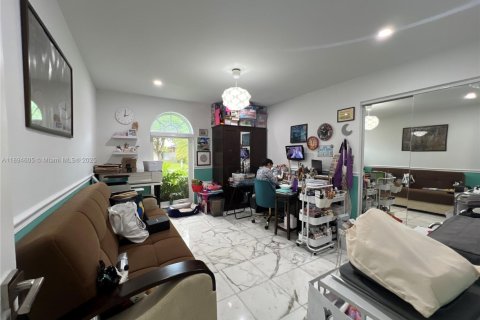 Casa en alquiler en Doral, Florida, 4 dormitorios, 280.38 m2 № 1947057 - foto 25