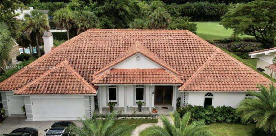 Casa en Doral, Florida 4 dormitorios, 280.38 m2 № 1947057