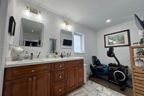 Casa en alquiler en Doral, Florida, 4 dormitorios, 280.38 m2 № 1947057 - foto 23