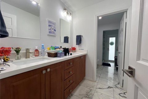 Casa en alquiler en Doral, Florida, 4 dormitorios, 280.38 m2 № 1947057 - foto 18