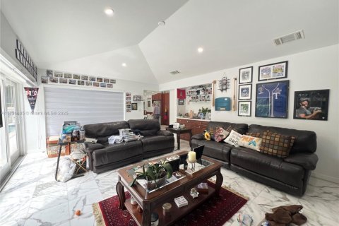 Casa en alquiler en Doral, Florida, 4 dormitorios, 280.38 m2 № 1947057 - foto 13