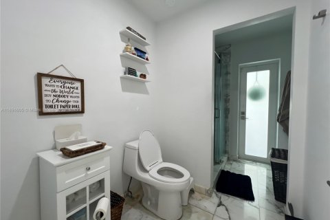 Casa en alquiler en Doral, Florida, 4 dormitorios, 280.38 m2 № 1947057 - foto 19