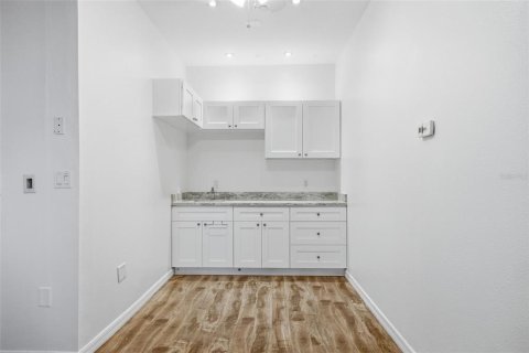 Propiedad comercial en alquiler en Tampa, Florida № 2107538 - foto 11
