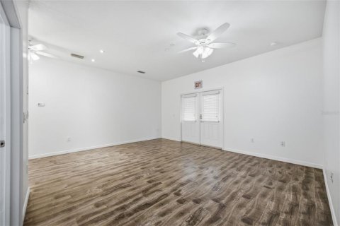 Propiedad comercial en alquiler en Tampa, Florida № 2107538 - foto 8