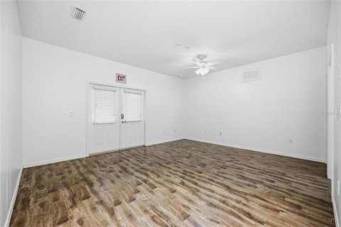 Propiedad comercial en alquiler en Tampa, Florida № 2107538 - foto 9