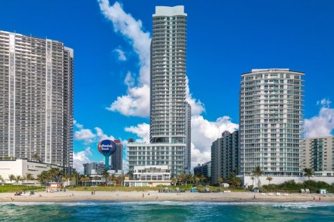 Condo in Hollywood, Florida, 1 bedroom  № 2060080 - photo 17