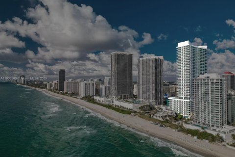 Condo in Hollywood, Florida, 1 bedroom  № 2060080 - photo 18