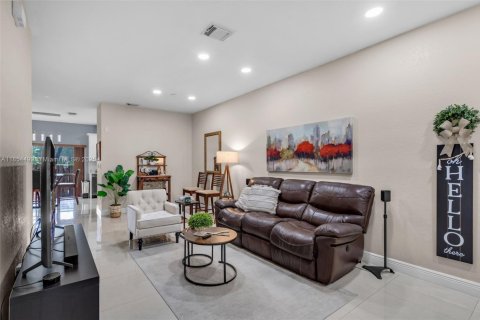 Condo in Doral, Florida, 4 bedrooms  № 1887850 - photo 3