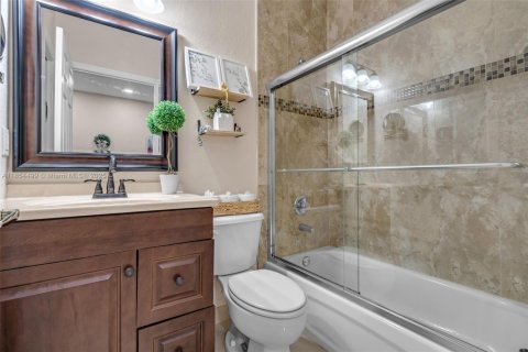 Condo in Doral, Florida, 4 bedrooms  № 1887850 - photo 11