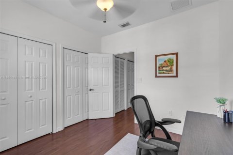 Condo in Doral, Florida, 4 bedrooms  № 1887850 - photo 17
