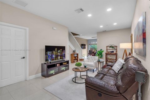 Condo in Doral, Florida, 4 bedrooms  № 1887850 - photo 2